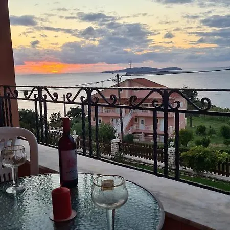 Voula Oda ve Kahvaltı Agios Stefanos Avliotes (Corfu)